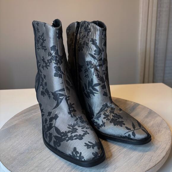 Free People Barclay Women's EU 41 Floral Jacquard Ankle Boots Block Heels Sz 11 - Picture 4 of 10